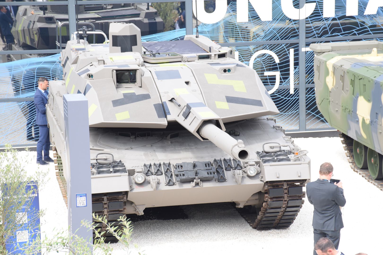 KF51 to dobrze znana propozycja stosunkowo niedrogiej acz efektywnej modernizacji Leoparda 2. Do pojazdu seryjnego wciąż mu jednak daleko
