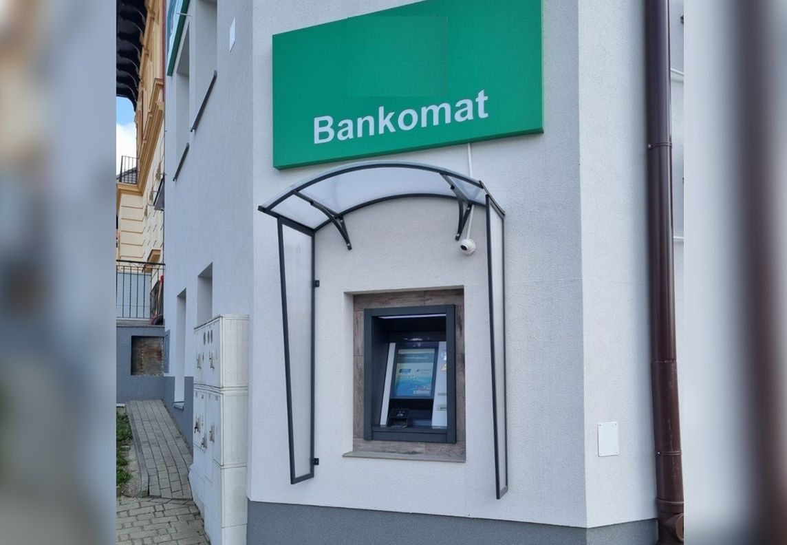 Za pomocą śrubokrętu próbował włamać się do bankomatu
