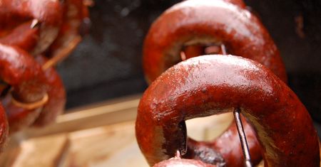 Wędzona kiełbasa wieprzowo-wołowa