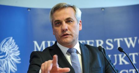Niepewna pozycja ministra Adamczyka. Będzie rekonstrukcja rządu?