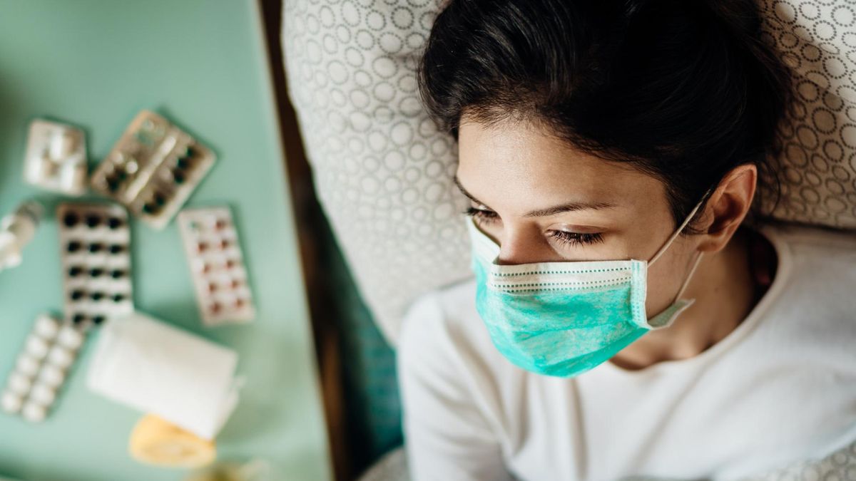 Antybiotyki nie są skuteczne w leczeniu COVID. Dlaczego lekarze je przepisują?