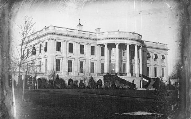 Duchy straszą prezydentów! 7 tajemniczych zjaw, które błąkają się po Białym Domu