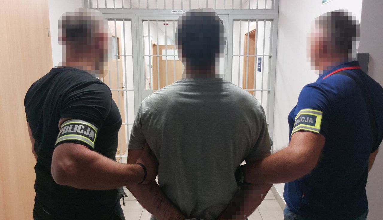 Ciało 59-latka pod mostem. Akcja służb. Cztery zatrzymania