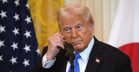 Firmy z USA mogą wręczać łapówki za granicą. Jest decyzja Trumpa