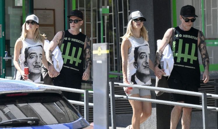 Nergal "przyłapany" z partnerką na mieście 
