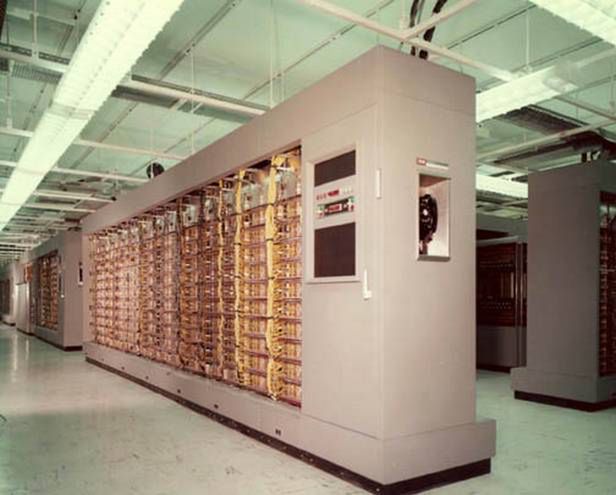 IBM AN/FSQ-7 - jeden z komputerów, tworzących SAGE (Fot. Wikimedia Commons)