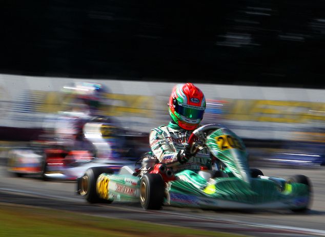 Karol Basz utrzymuje prowadzenie WSK Super Master Series