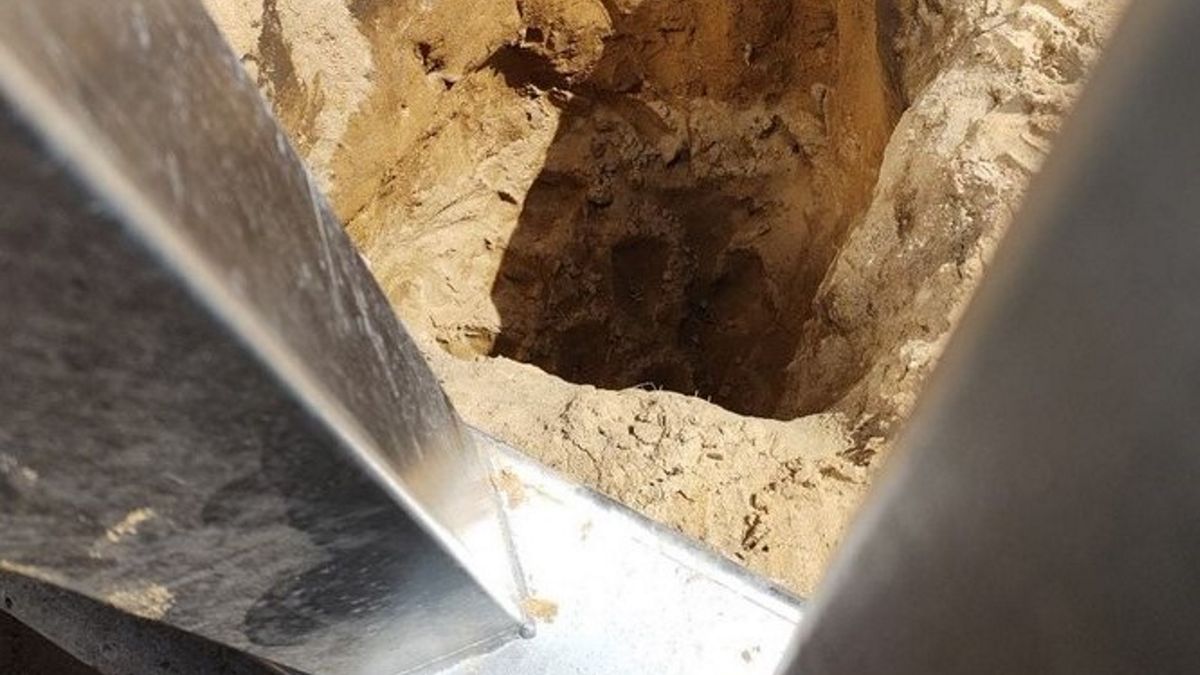 Funkcjonariusze Straży Granicznej ujawnili próbę zrobienia podkopu pod barierą graniczną.