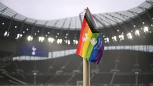 Przenieśli tęczową flagę przed meczem Ligi Mistrzów. Wiadomo dlaczego