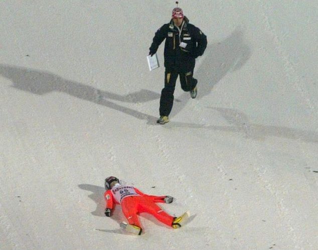 Thomas Morgenstern na zeskoku zaraz po upadku w Ruce. Fot. Getty Images