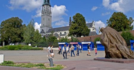 "Jasnogórska zmora". Czyhają na ludzi pod świątynią