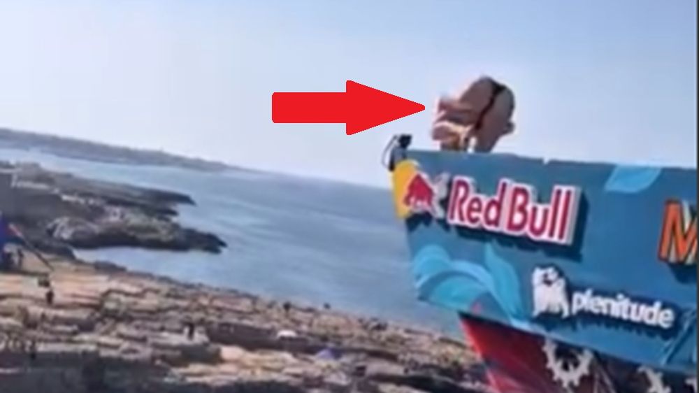 Instagram / Molly Carlson poślizgnęła się na 22-metrowej platformie