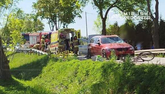 Stara Wrona: Kolejny poważny wypadek. Po zderzeniu dwóch aut, jedno wpadło w rowerzystów