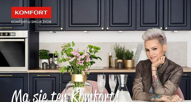 Agnieszka Chylińska reklamuje sklepy Komfort