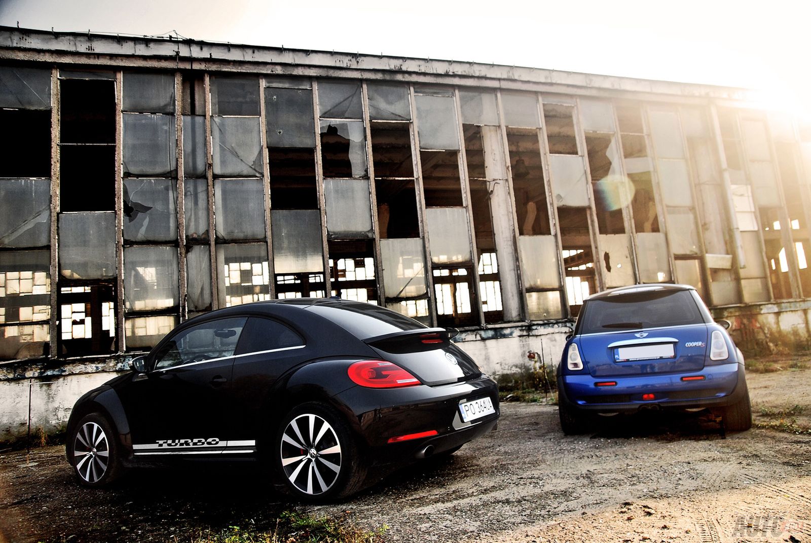 Volkswagen Beetle Sport 2,0 TSI DSG vs. Mini Cooper S