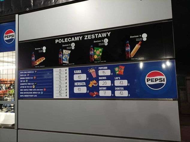 Na zdjęciu: ceny napojów i przekąsek (fot. WP SportoweFakty)