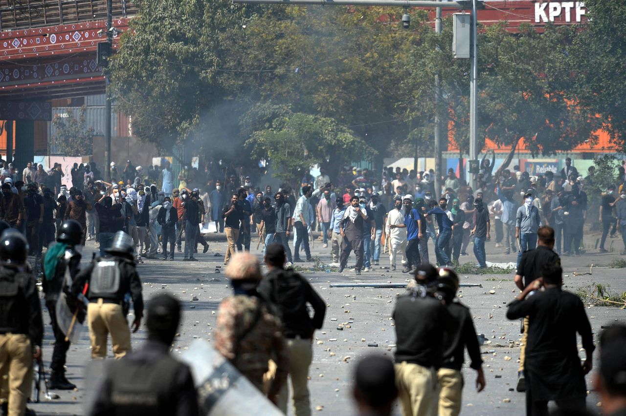 Marines strzelali do szturmujących konsulat. Są ofiary
