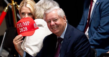 "Wojenny jastrząb" do Trumpa: zajmij wyspę Chark, ukarz sojuszników