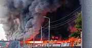 Warszawa: Potężny pożar hali. Kłęby czarnego dymu widoczne z kilkudziesięciu kilometrów