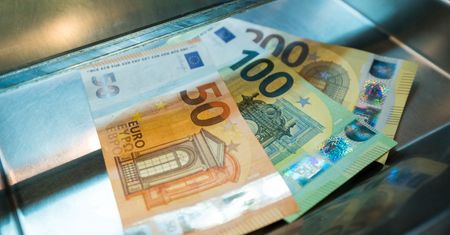 Kursy walut NBP 14.12.2020 Poniedziałkowy kurs euro, funta, dolara i franka szwajcarskiego