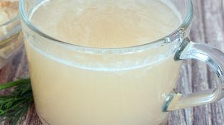 Nic nie wspiera jelit tak dobrze, jak ten napój. Nasze babcie piły go bardzo często