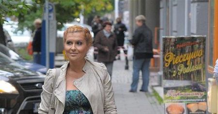 Skrzynecka w krótkiej sukience w ciąży! Wygląda kwitnąco