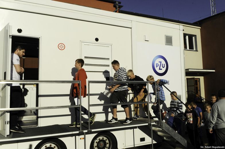 Mobilna Strefa dla zdrowia. Specjaliści sprawdzają kondycję uczniów podstawówek