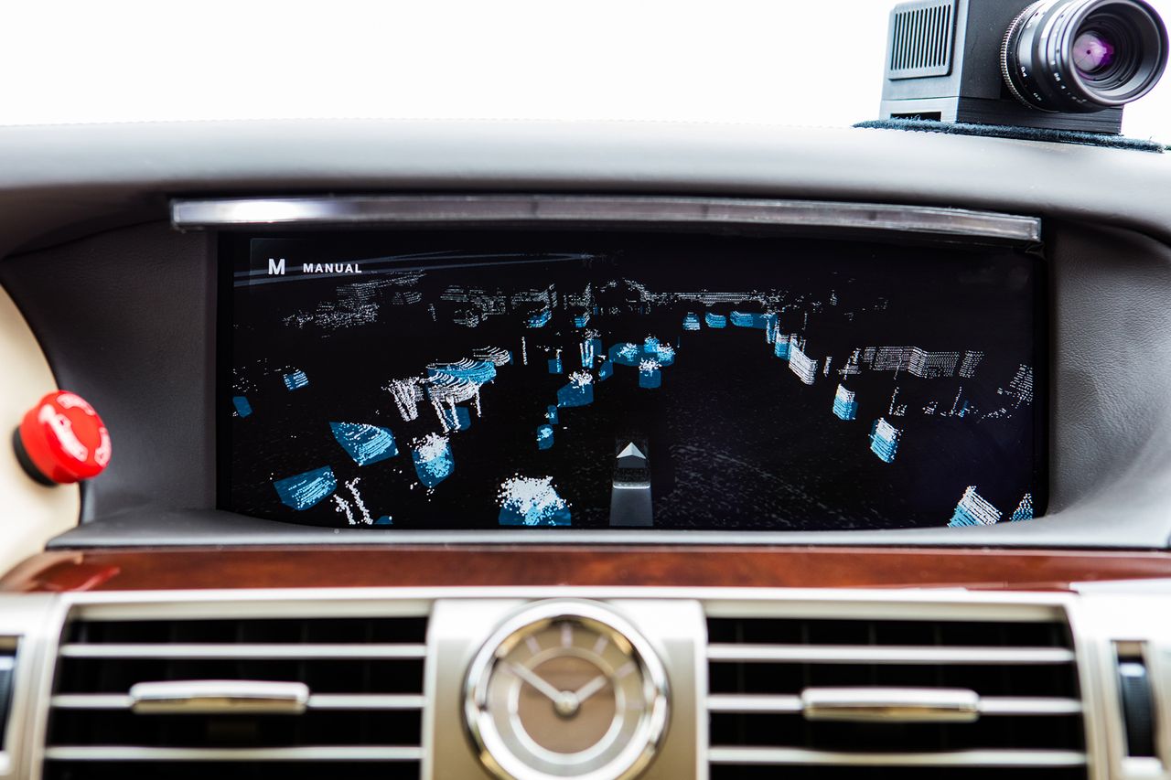 System jazdy autonomicznej w prototypie Toyoty zbudowanym na bazie Lexusa
