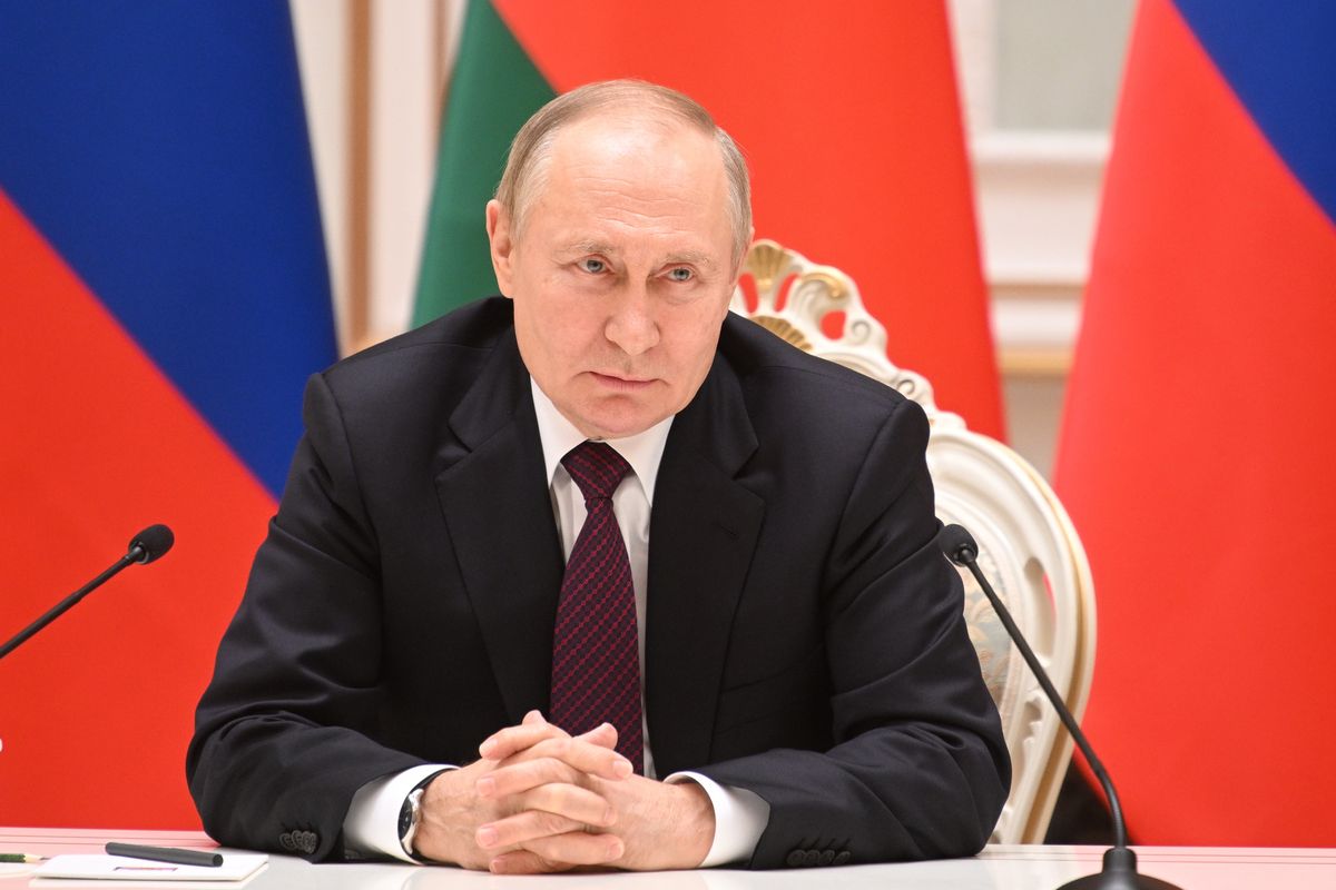 Władimir Putin nawiązuje do historycznych decyzji carów, rozdając ziemię.