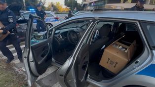 Warszawa: Narkotykowy kurier pod przykrywką kierowcy przewozu osób. W bagażniku miał 20 kg marihuany