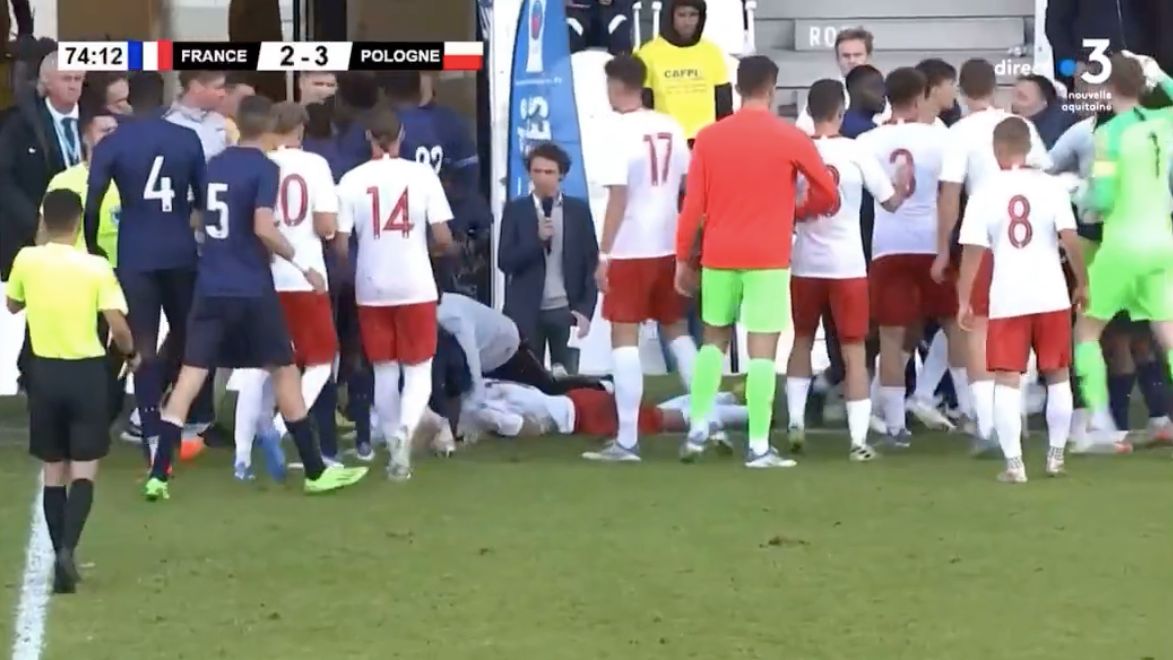 Twitter / Direct 3 / Na zdjęciu: reprezentacji Polski U-18 w meczu przeciwko Francji