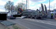 Legionowo: Po gwałtownym hamowaniu z ciężarówki spadł ładunek