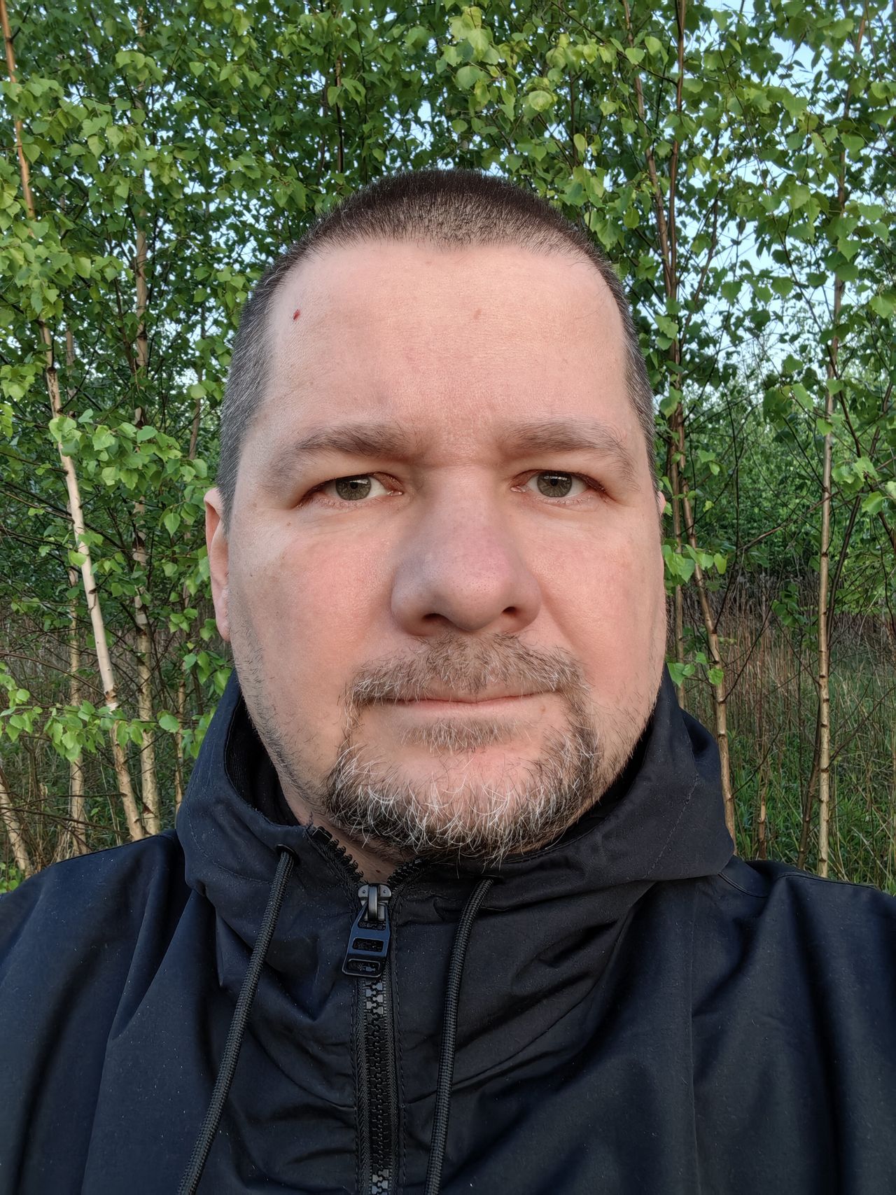 W przednim aparacie nie mamy AF, więc trzeba polegać na głębi zastosowanej tu optyki
