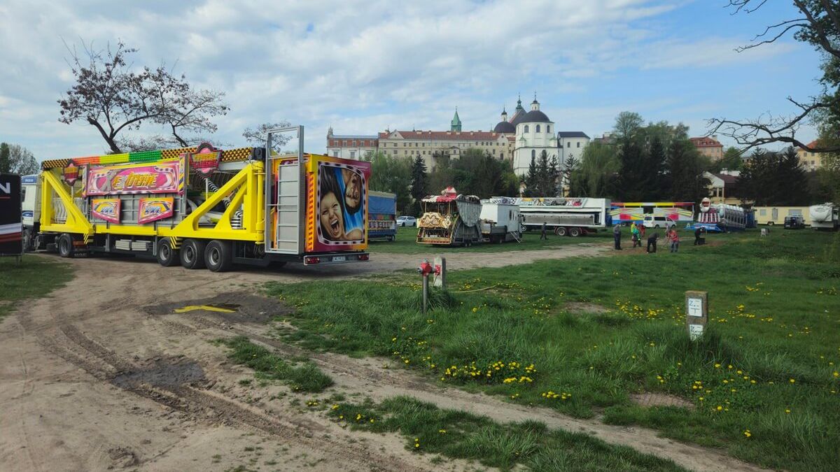 Wesołe miasteczko rozkłada się przy al. Unii Lubelskiej w Lublinie