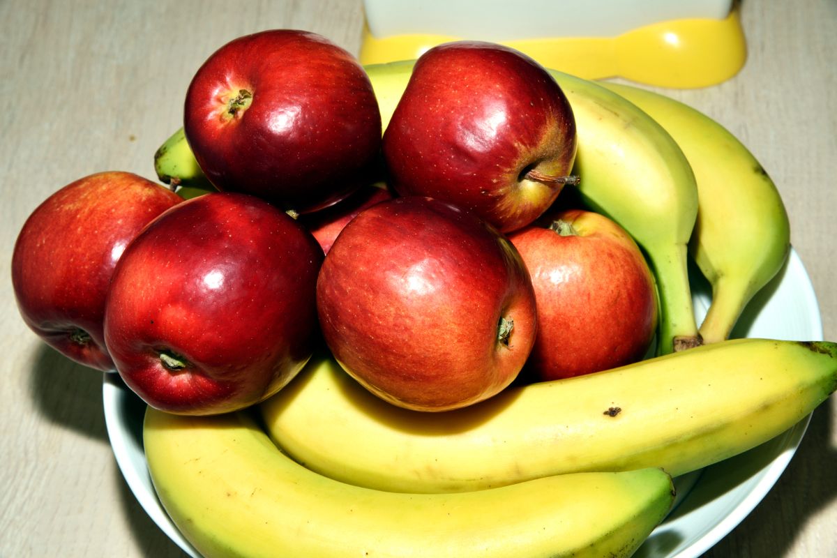 Storing bananas with apples is a fairly common mistake.