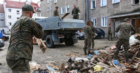 Więcej urlopu na żądanie, by pomóc powodzianom. "Mogą być nadużycia"