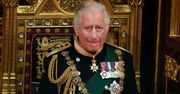 Speszony książę Karol wygłasza mowę tronową w zastępstwie królowej Elżbiety. "Nerwy wzięły nad nim górę" (ZDJĘCIA)