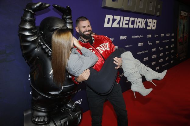 Wojtek Gola WYMIENIA CZUŁOŚCI z ukochaną na premierze filmu o Buddzie. Sofii na ściance brylowała z torebką za 19 tys. zł (ZDJĘCIA)