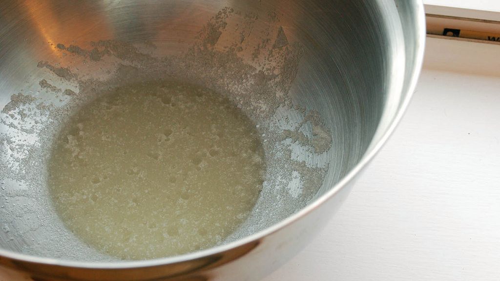 Żelatyna w proszku o obniżonej zawartości kalorii z dodatkiem aspartamu - przygotowana z wodą