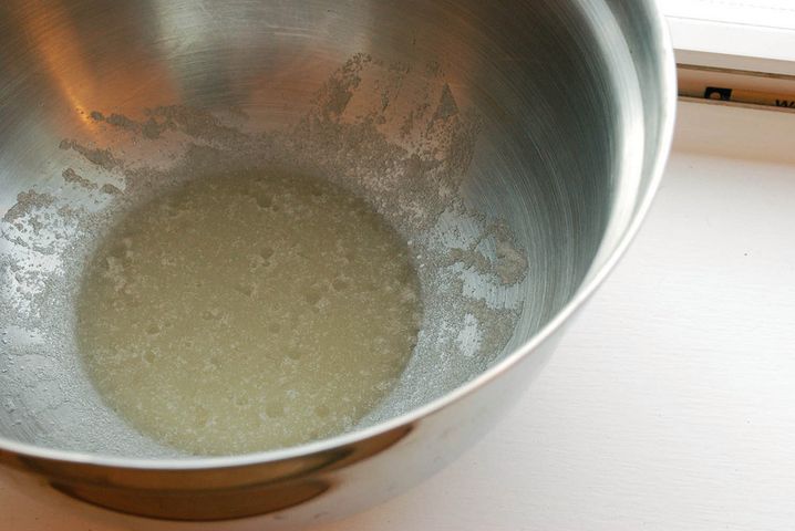Żelatyna w proszku o obniżonej zawartości kalorii z dodatkiem aspartamu - przygotowana z wodą