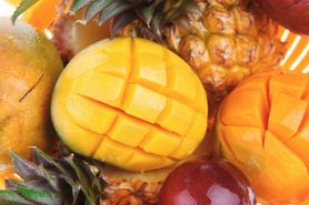 Jak jeść mango – historia i pochodzenie mango, źródło witamin, właściwości mango, zastosowanie mango w kosmetyce, zastosowanie mango w kuchni, jak wybrać najlepszy owoc