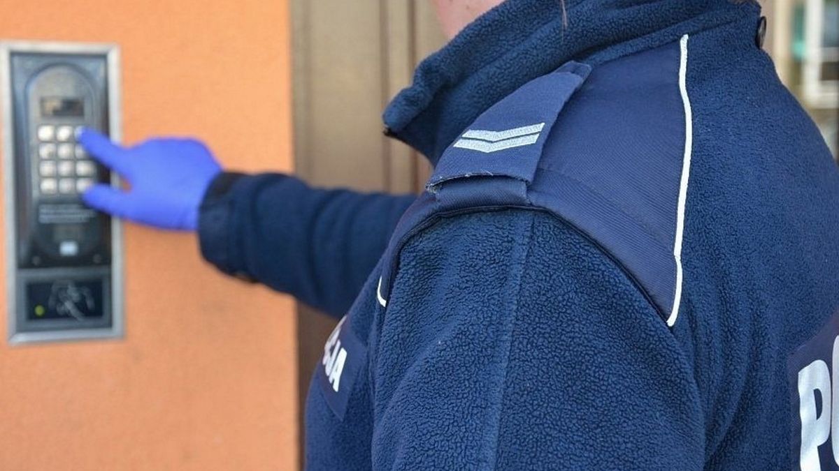 Policja zapukała z zaskoczenia