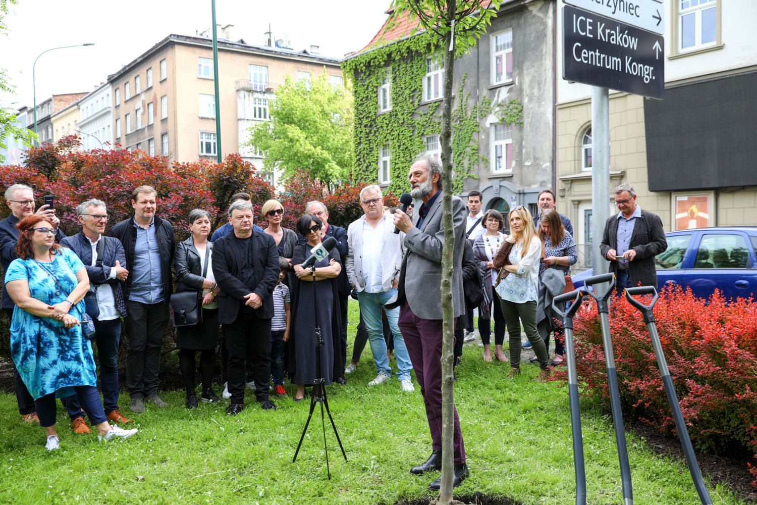 Dariusz Gnatowski upamiętniony drzewkiem z okazji 60. urodzin