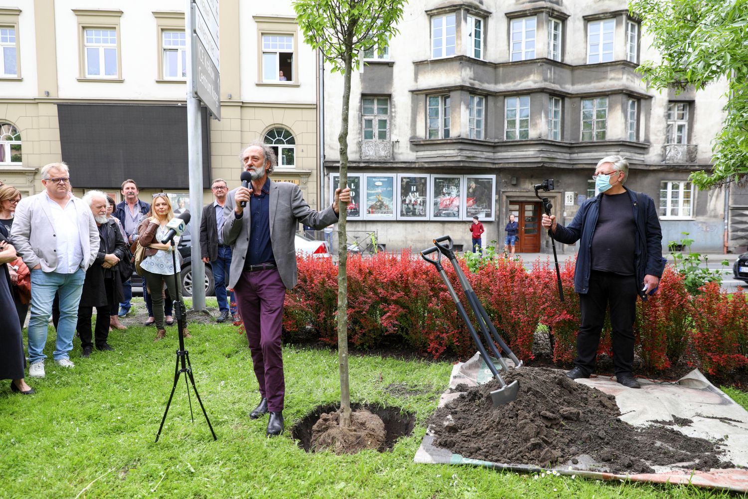 Dariusz Gnatowski upamiętniony drzewkiem z okazji 60. urodzin