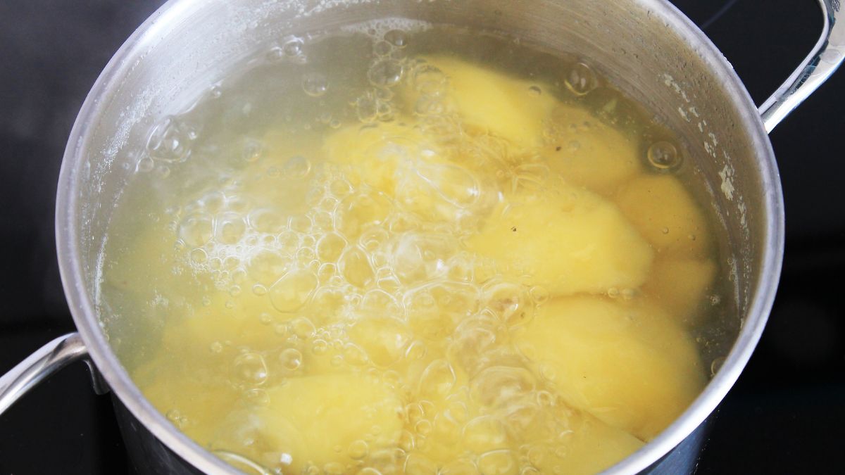 Woda po gotowaniu ziemniaków - Pyszności