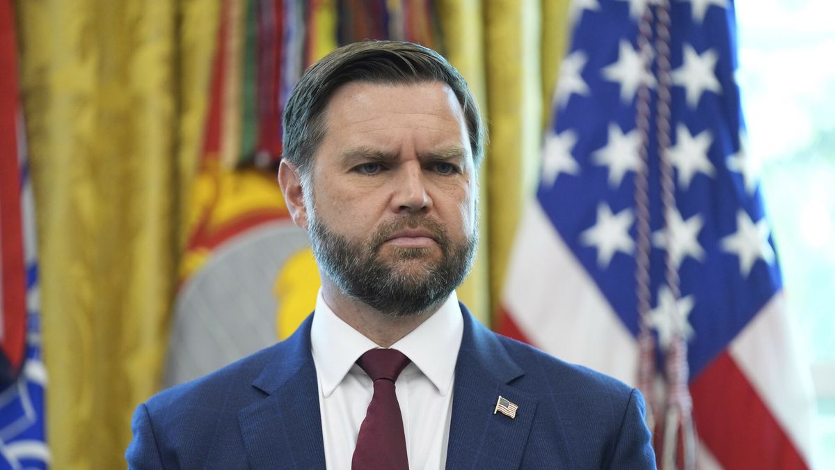Temporary
Vice President JD Vance listens as President Donald Trump holds an executive order signing in the Oval Office of the White House, Monday, Aug. 25, 2025, in Washington. (AP Photo/Evan Vucci)
Evan Vucci