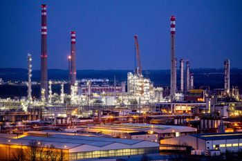 Czesi szykują cios w Orlen. W grze setki milionów euro