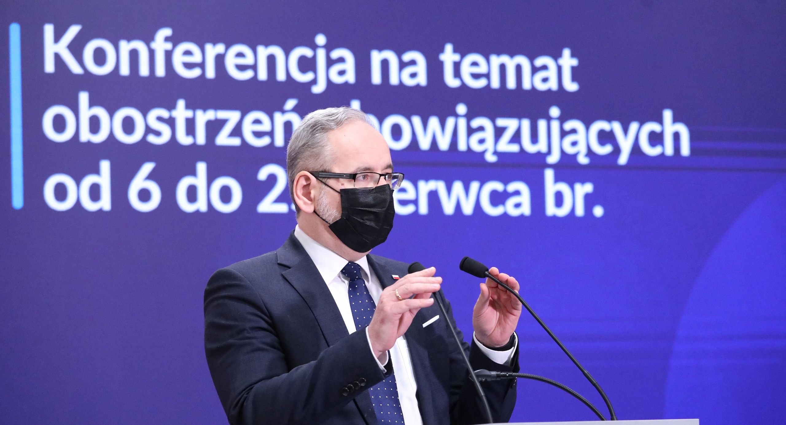 Warszawa, 02.06.2021. Koronawirus w Polsce. Minister zdrowia Adam Niedzielski podczas konferencji prasowej w siedzibie resortu w Warszawie, 2 bm. Szef resortu zdrowia poinformował o przywróceniu możliwości organizowania tradycyjnych targów, konferencji, wystaw z limitem: 1 osoba na 15 m kw. w obiektach zamkniętych. (amb) PAP/Tomasz Gzell