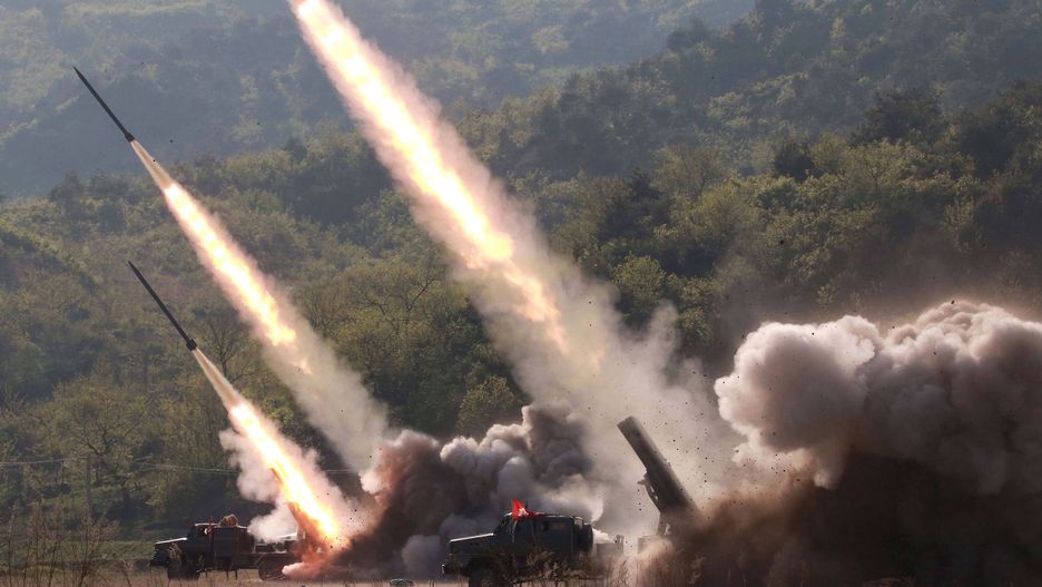 North Korean leader Kim Jong Un overseas strike drill
epa07559739 A photo released by the official North Korean Central News Agency (KCNA) shows missles being fired during a strike drill of military units at an undisclosed location in North Korea, 09 May 2019 (issued 10 May 2019).  EPA/KCNA   EDITORIAL USE ONLY 
Dostawca: PAP/EPA.
KCNA