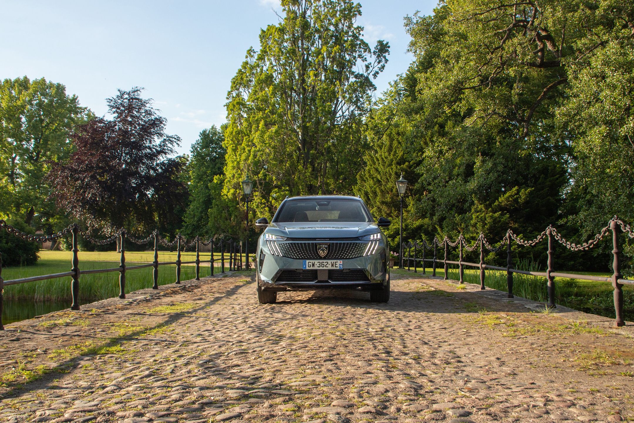 Peugeot e-5008